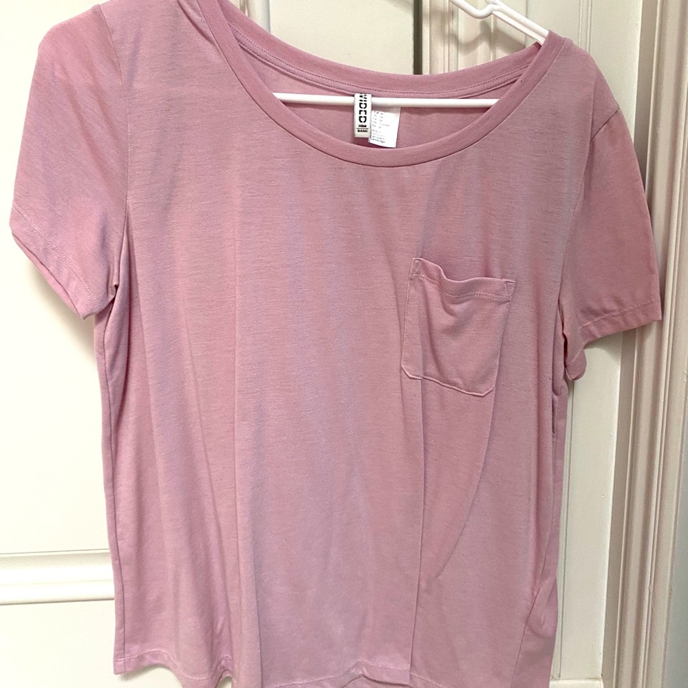 H&M women’s pink short sleeve tee